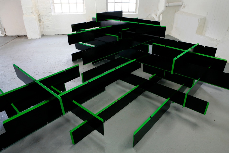The Space in Between  2010     Holz, Lack, Pigment / wood, lack, pigment    106 x 540 x 440 cm (variabel)